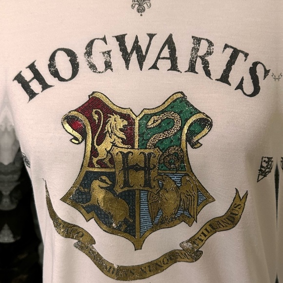 Harry Potter Hogwarts White Tee Shirt - Picture 3 of 5